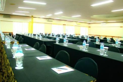 Grand Prioritas Hotel Bogor Buitenkant foto