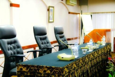 Grand Prioritas Hotel Bogor Buitenkant foto