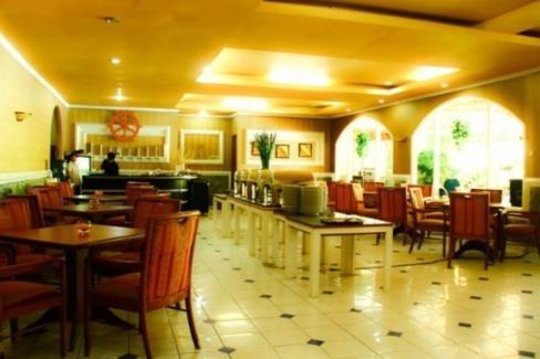 Grand Prioritas Hotel Bogor Buitenkant foto