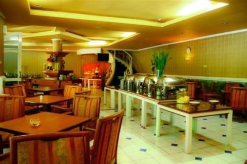 Grand Prioritas Hotel Bogor Buitenkant foto