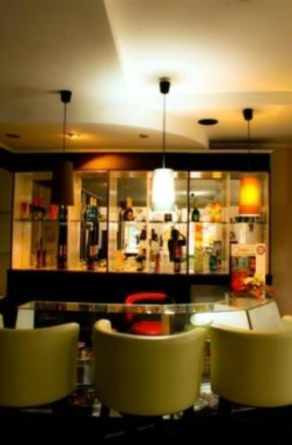 Grand Prioritas Hotel Bogor Buitenkant foto