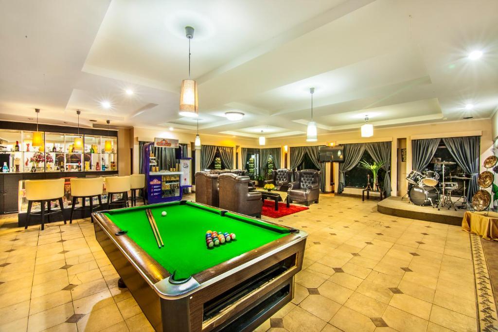 Grand Prioritas Hotel Bogor Buitenkant foto